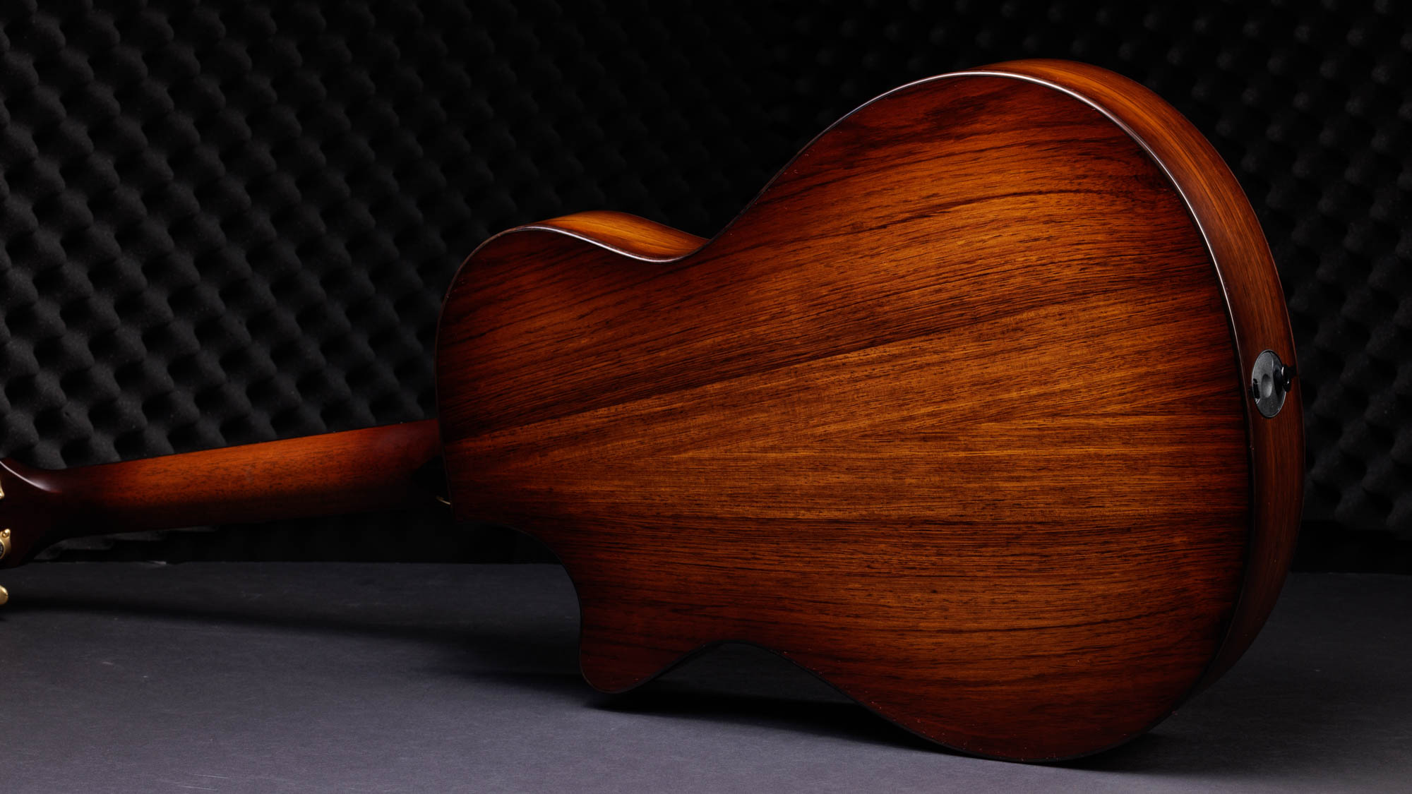 Taylor-C12ce-12-Fret-B3013-1202223129-gallery-02-2023[1].webp